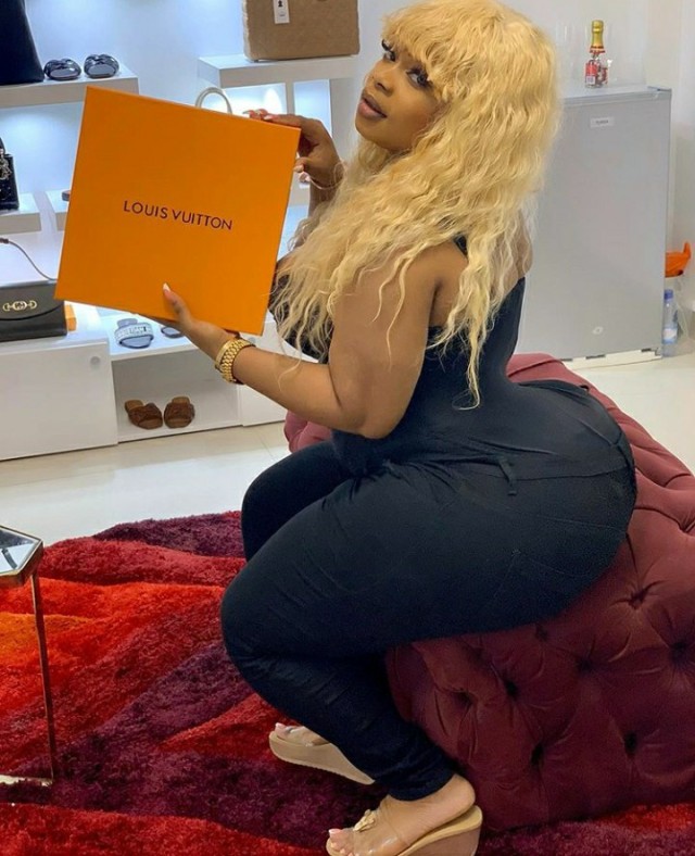 princejazziedad:DeliciouslySexy. BootiDelicious African Ma..Ms Eudoxieyao&hellip;&hellip;.💜🧡💚