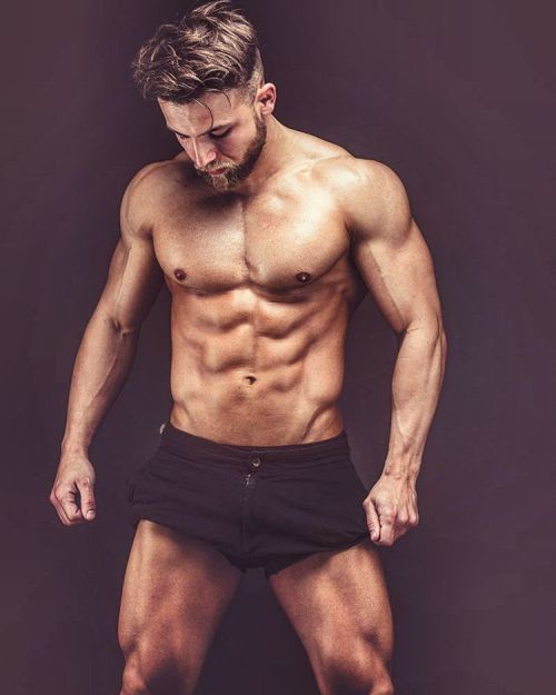 activedutygay:  lumbrjax:  Instagram user @viktory_time http://ift.tt/1orWRt9   Tasty as fuck!! 😍