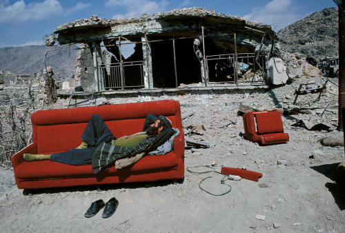 visitafghanistan: Afghan fighter in destroyed western suburb of Kabul, Afghanistan, 1995Life went on