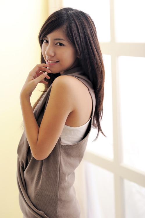 genjoshi:  beolab5:  Ready To Go Out Babe -  Gu Yun Guan (辜莞允)http://ift.tt/1sDy2wv