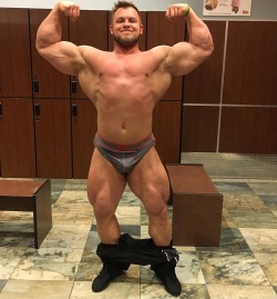 Dana Baker - Showing his off season gains.