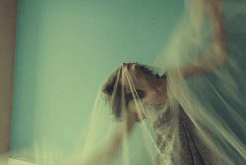 strangelandevil:  my baby can’t fly. by Michelle De Rose on Flickr.