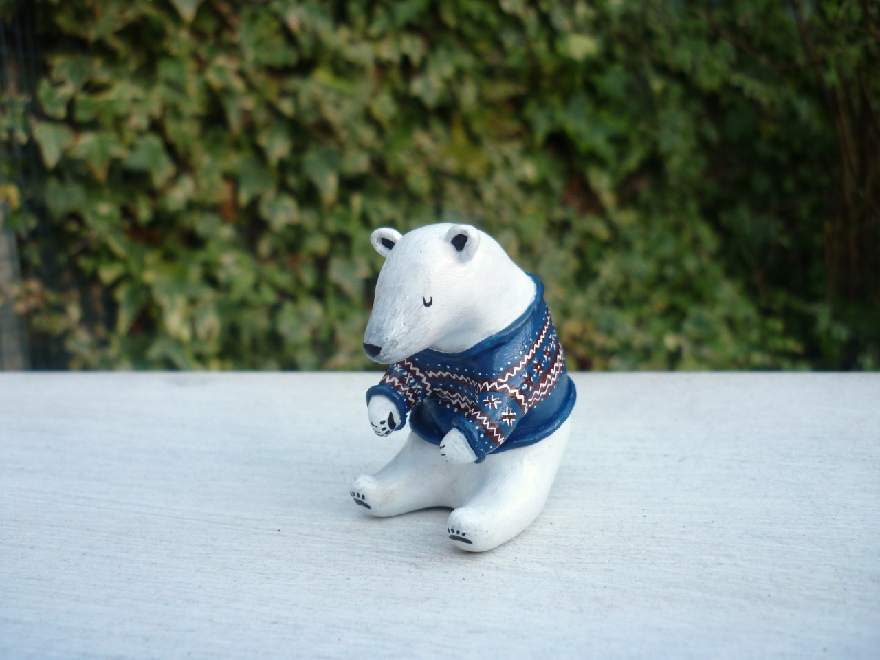 inklingsthings:A cosy polar bear! I’m adding more animals to my shop this week 💕