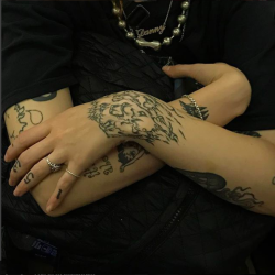 lovingon:subwayhands + tattoos