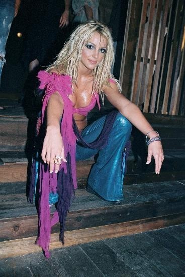 fiftyshadesdarker:Britney on the set of the “I’m A Slave 4 U” music video (September, 2001)