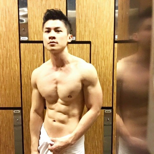 sglanjiao: nanrensg: Ron Kou.  Singapore My crush