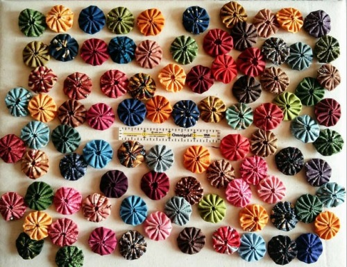 About 90 small #fabricyoyos for my next project.. #quilting #patchwork