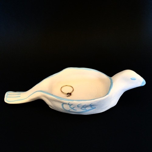 #ceramic #bird #jewelry #dish with customized #toyring by @sara_lasry #marinamolares365