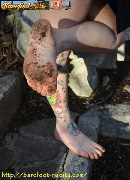 SIZZLING HOT UPDATE from BAREFOOT NUDITY!!! Starring super-tattooed barefoot exhibitionist LIARED (starring also in VIDEO!) and mysterious dirty-soled flasher FRIDA!!! http://barefoot-nudity.com/pictures.html http://barefoot-nudity.com/vidclips.html