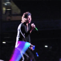 jeffazoffs:  Harry rocking around during Better Than Words   