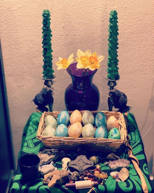 I hadn’t cleaned nor updated my altar since Samhain, but these troubling times gave me the strength,