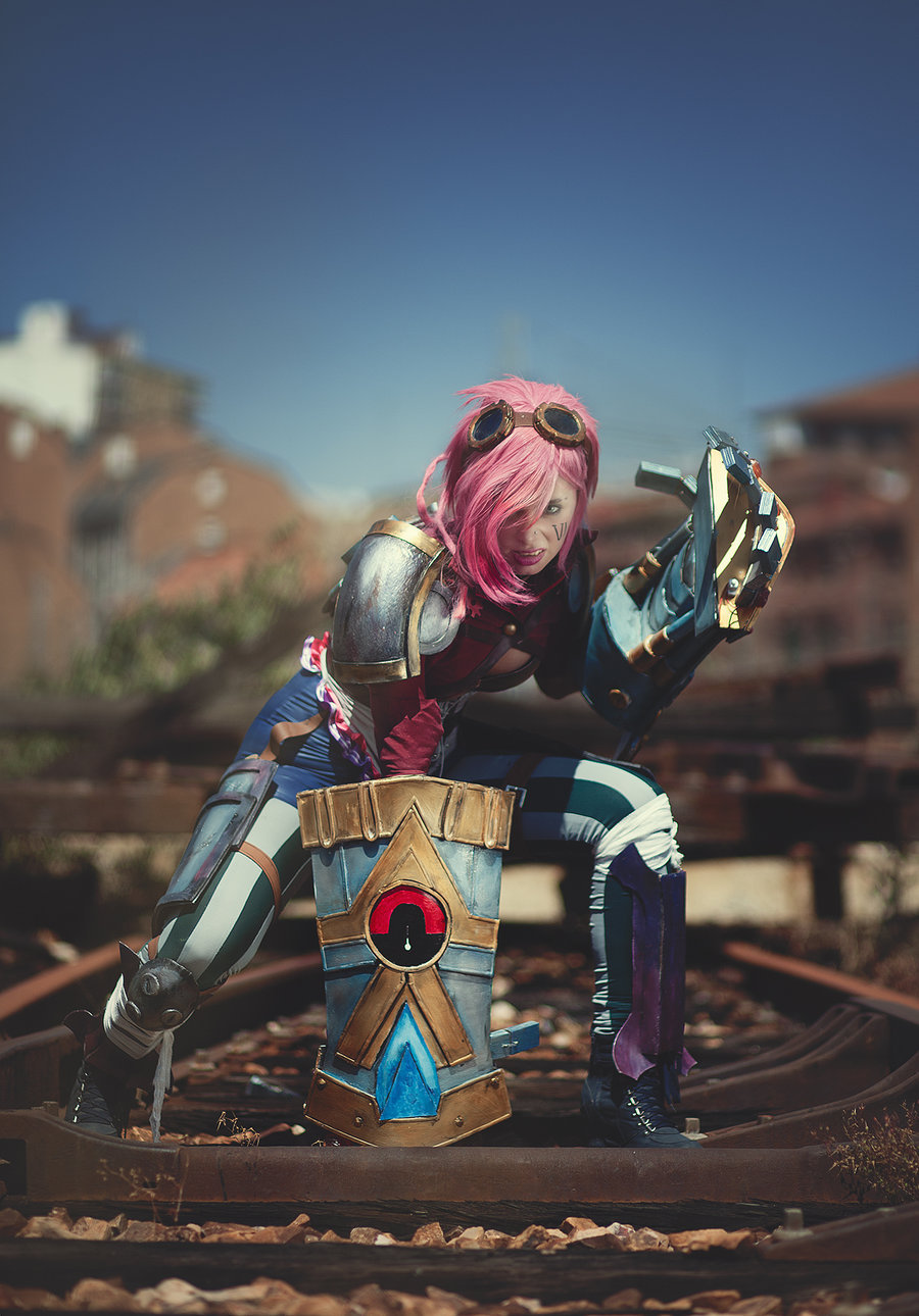 saiyaka:  Holy crap, here comes Vi :o cosplaygen:  (via Vi - close up by ThelemaTherion
