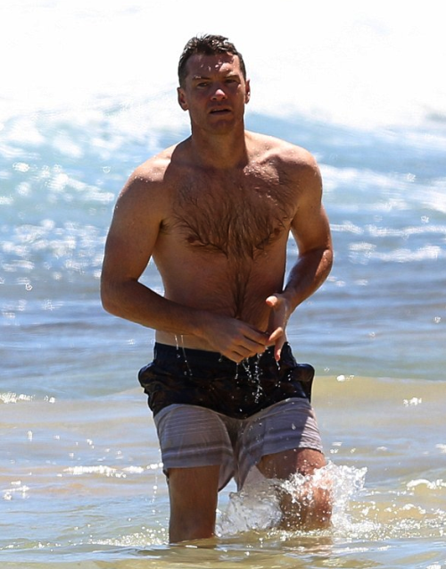 mynewplaidpants:  It would take a topless model girlfriend to make Sam Worthington finally come, you know, alive