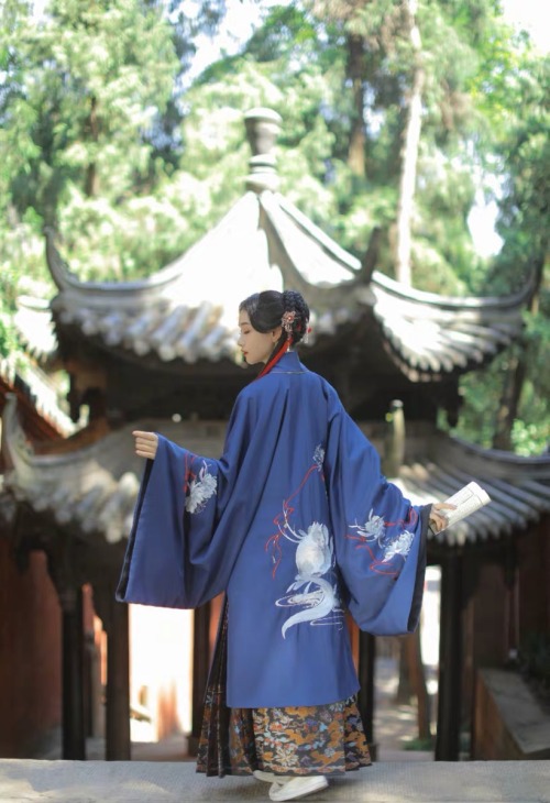 Traditional Chinese HanFu by 兰若庭· 乘黄披风 