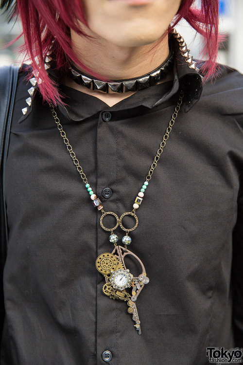 The GazettE fan Masaya on the street in Harajuku wearing a gothic look featuring fashion from ankoRO