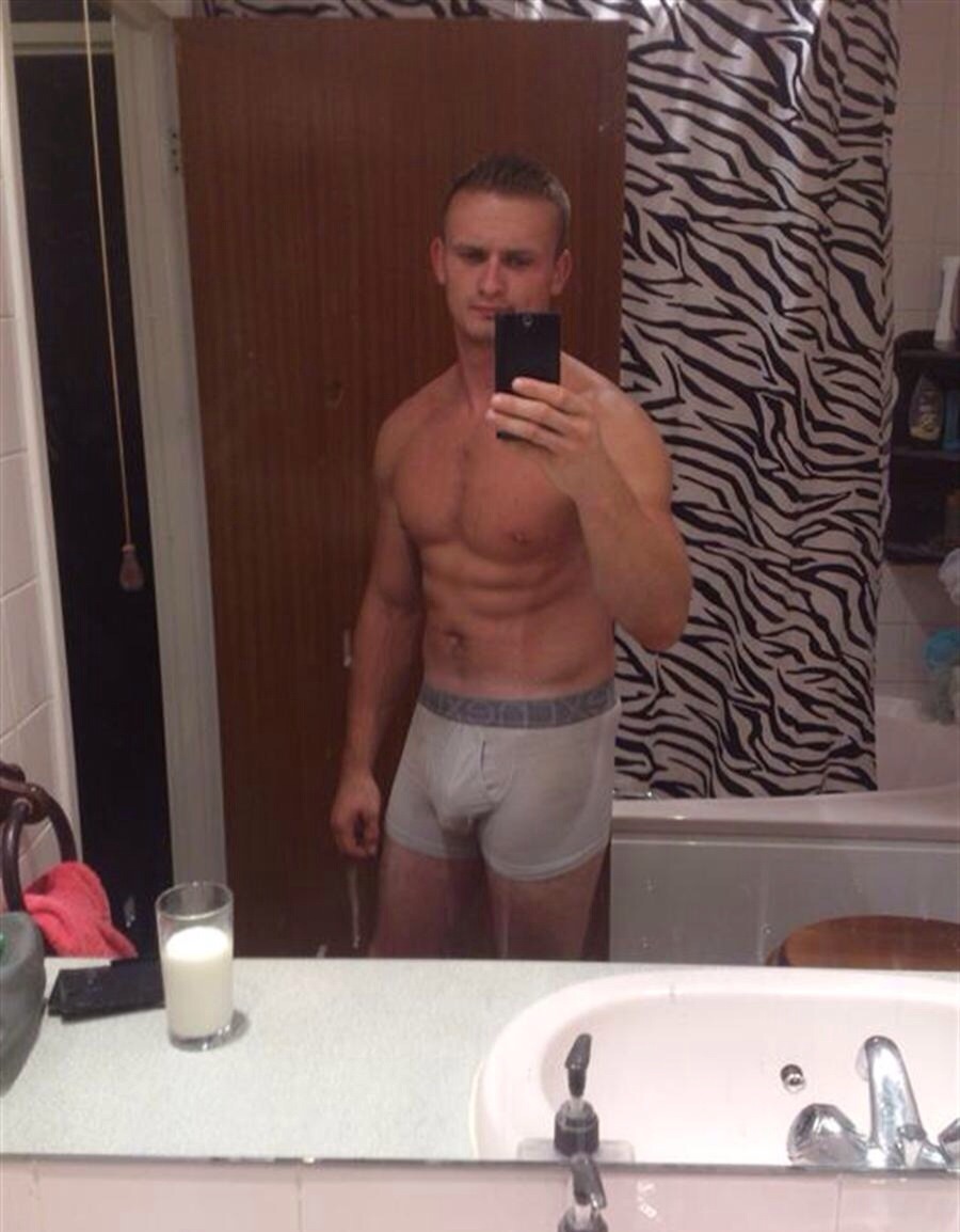 str8uklads:  &lsquo;Straight&rsquo;  24 year old guy from Poole, England