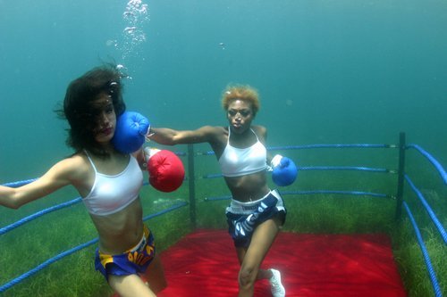 geoffrey5867: Underwater one-sided female boxing match 