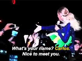 gleaux:  thequeenbey:That time a stan almost dragged Beyonce to her death and she