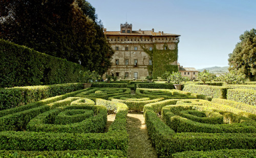 italianways:Vignanello Castle, in the province of Viterbo, Lazio, Italy.(via italian ways)