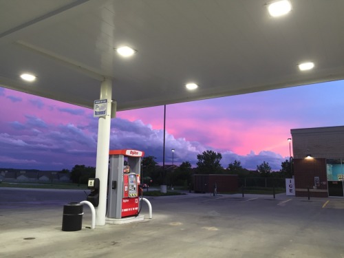 studyblr-bri:mixtape-melodies:carnations-loyalty:The sky was a painting tonight.This is it. Sky pict