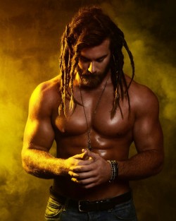 famouscockassface:  kfeath13:  Dreadlocks 😍. #brockohurn   TLC’s Too Close to Home - Brock O'Hurn as Brody