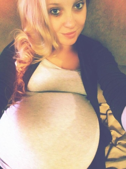 bellylove577:Big and round!