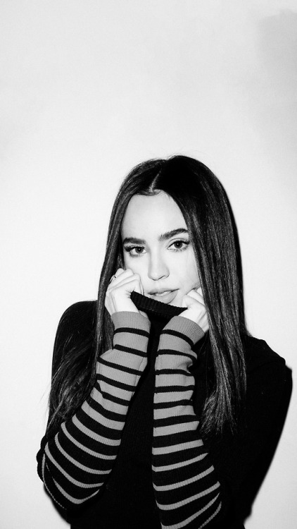 [requested] Sofia Carson black & white lockscreens*like/reblog if you use/save*I also have them 