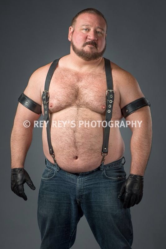 bearsinsuspenders:  texasbeefmark:  What to wear, what to wear? Leather!  Holy shit