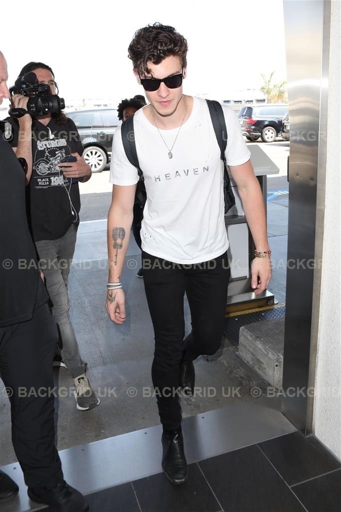 Backgrid Uk Celebrity Photo Agency Shawn Mendes Looking Heavenly At Lax Shawn