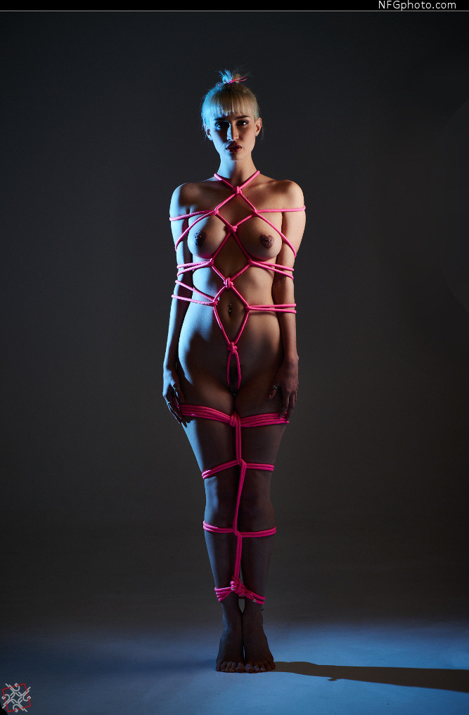 drgraevling:  alicexblog:Shibari with nfgphoto under normal and black lights.  