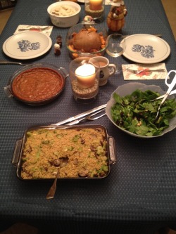 thatfuckingcrowv2:  nosdrinker:  a very vegan thanksgiving  awwww yea buddy we got some saladsome uhhhhh and right there is the ahhhand some gotdam wussaname back there 