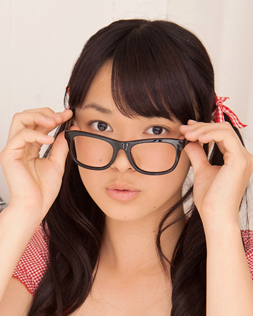 Do I Look Nerdy With these Glasses? - Tomoe Yamanaka (山中知恵) 