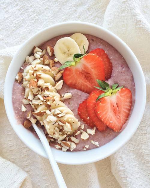 I&rsquo;m back in Austria! Which also means back to my yummy smoothie bowls - one thing Italians