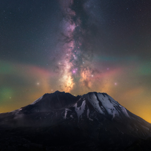 exploreelsewhere:The Milky Way and air glow erupting over Mt St Helens, Washington [OC] [2048x2560] ✈