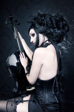 victorian-goth:  Victorian goth http://victorian-goth.tumblr.com/ 