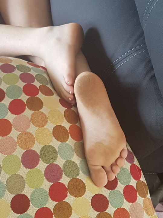 matt-stafford:  Teen soles at home relaxing 