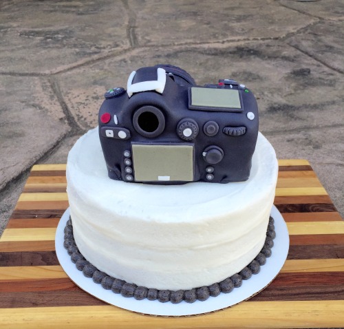 dreamingadreamthing:I didn’t fail! I made this you guys!!! The camera is made of cake!!! Everything 