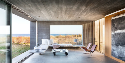 archatlas:     Flying Point House in New York A beach house designed by Steven Harris Architects and Rees Roberts   Partners in Flying Point, NY.   Follow the Source Link for images sources and more information.    