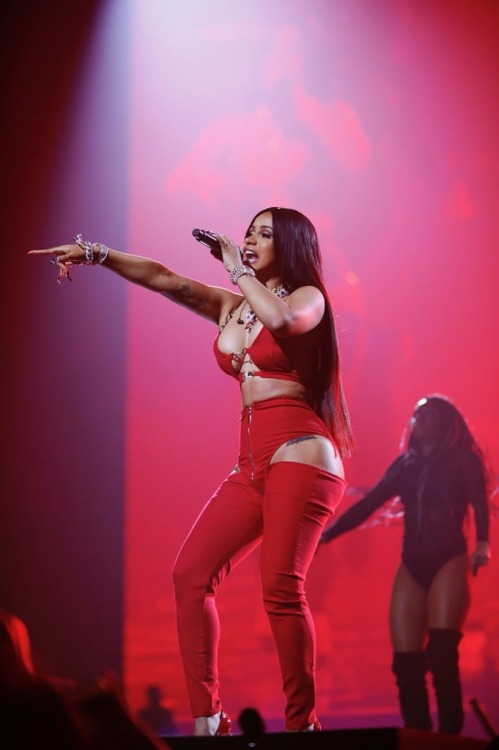 famelustx: therealleaah: XIV  Cardi B