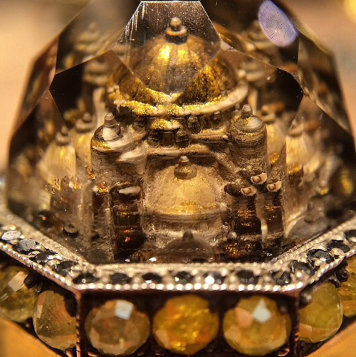 digg:  Sevan Bıçakçı makes RIDICULOUS jewelry. The images within the itmes are created by carving a 3D object out of the underside of the gem. Via Daily Dot 