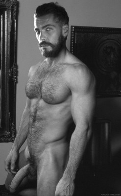 hotfacedescort:  Stunningly beautiful man