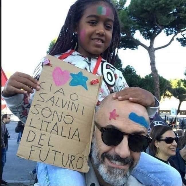 Bacioni 😘
(Il razzismo non ci piace)