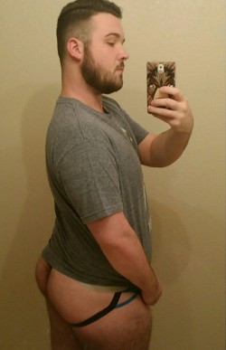 thebeardedguyy:Here’s the booty 😶