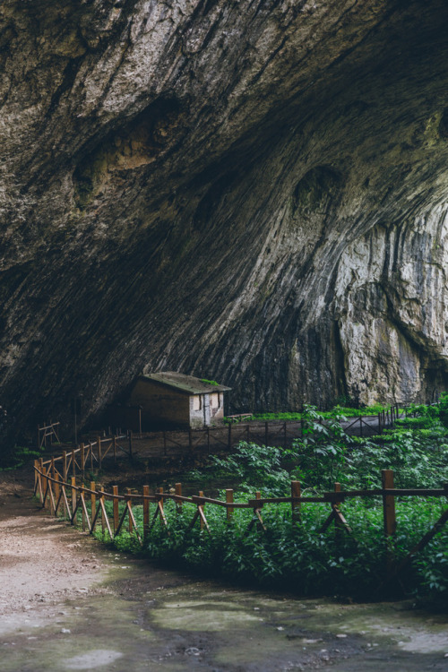 alxiuss: Devetashka cave, Buglariainstagram | flickr | facebook | VSCO