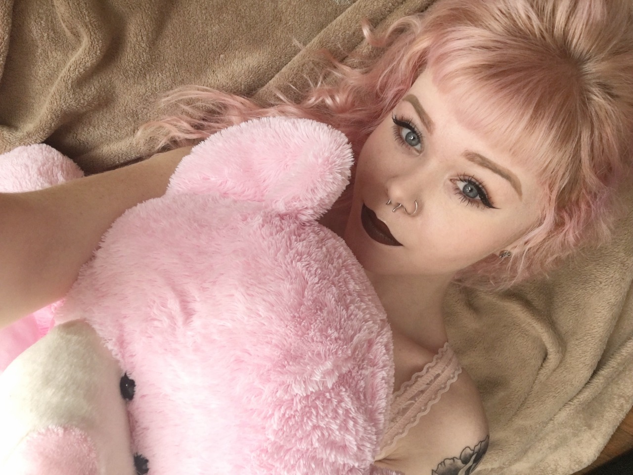 yourxtinyxraindrop:  🌸Cuddles 🌸 