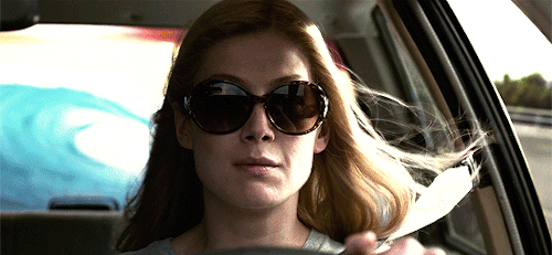 dunst-kirsten:You think you’d be happy with a nice Midwestern girl? No way, baby! I’m it.Gone Girl (