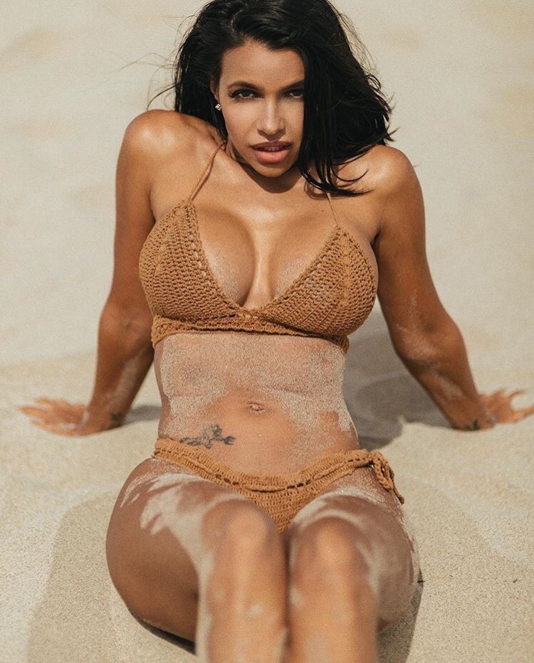 dream-girls-only:  Vida Guerra  ENJOY 😁http://pt2391.tumblr.com THANKS TO ALL