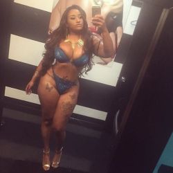 sliqueboutique:   #Selfiespotlight | @therealnikiarenee