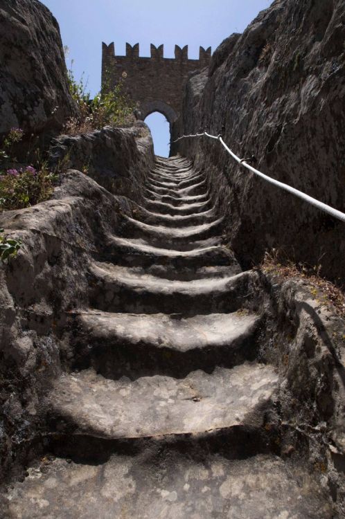 Worn by countless medieval soldiers over the centuries, these stone stairs lead to Sperlinga Castle.