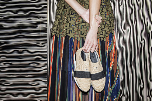 High Heels Blog Conquer texture every which way with bold, but practical raffia… via Tumblr